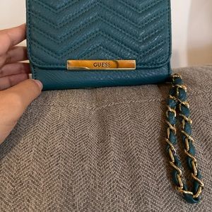 🚫SOLD🚫Guess Teal Wristlet